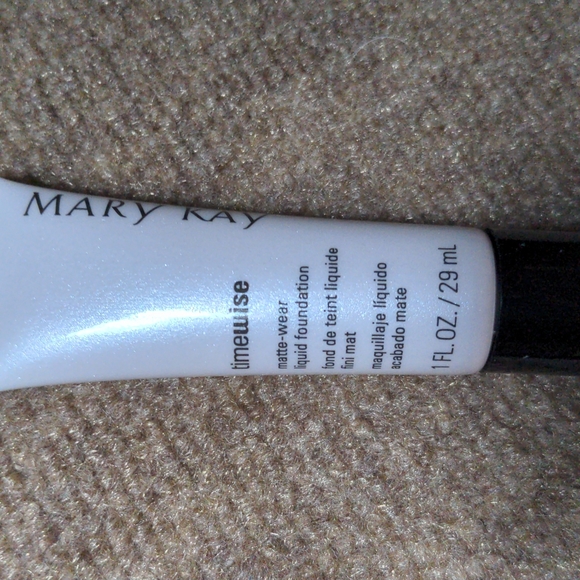 Timewise matte wear liq foundation, Mary Kay, 1fl.oz bronze 8 - Picture 2 of 3